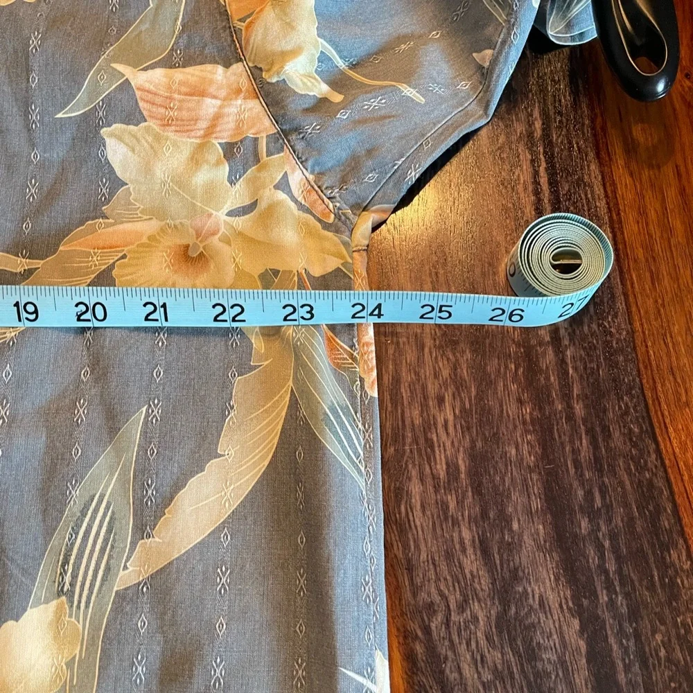 Tommy Bahama men’s S/S Flower Design Button Down Camp. NWOT - Picture 3 of 7